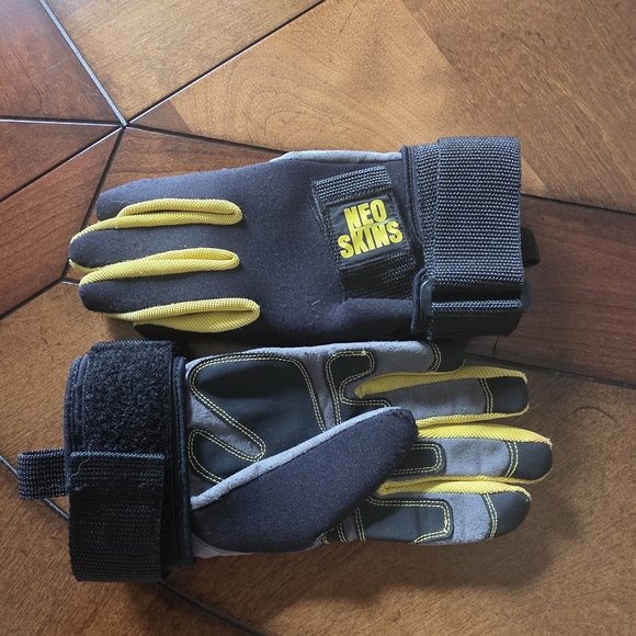 Neo Skins Black and Yellow Gloves - Picture 1 of 1